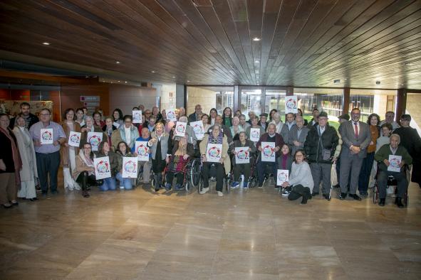 Castilla-La Mancha presenta una nueva edición de la campaña ‘Navidad en Compañía. Ningún Mayor Sólo’