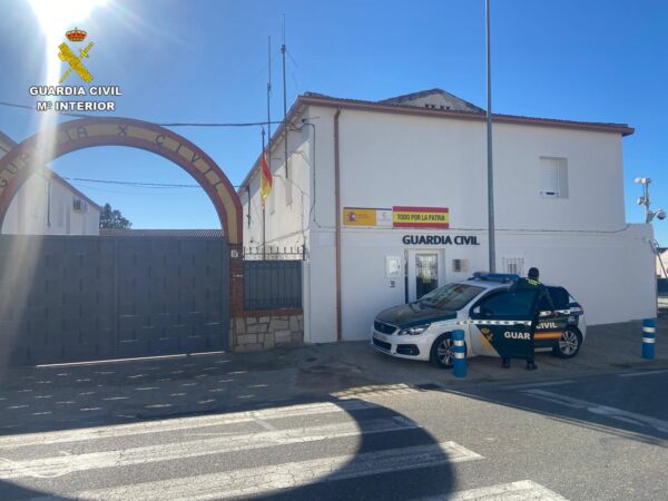 La Guardia Civil detiene al presunto autor de un robo con violencia de un bolso a una señora en Santa Olalla