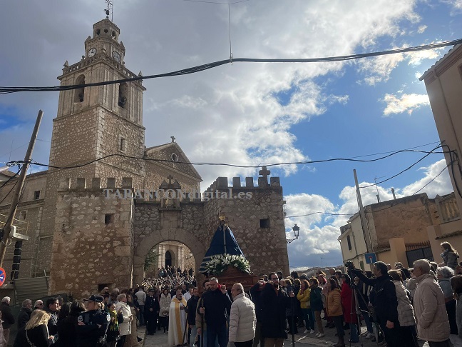 Centenares de taranconeros despiden a la Virgen de Riánsares en su traslado a la ermita