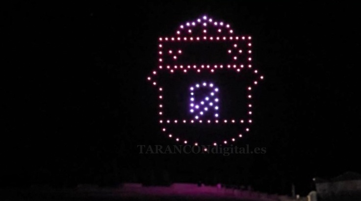 Éxito del espectáculo de drones en Tarancón, pese a los atascos de vehículos finales al despejar la zona
