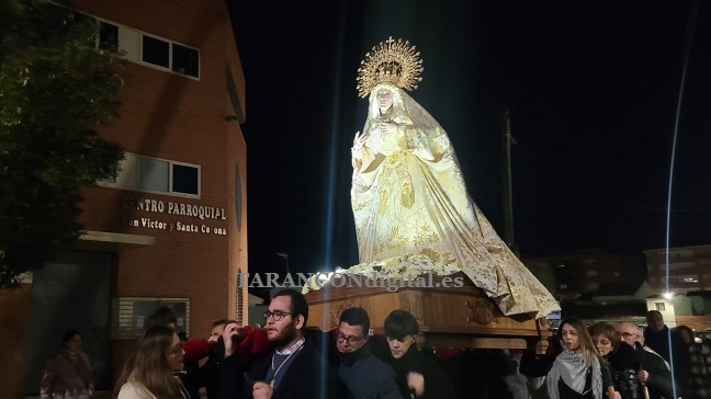 La imagen de la Virgen de la Paz recorre las calles del barrio de San Víctor y Santa Corona de Tarancón en su festividad.