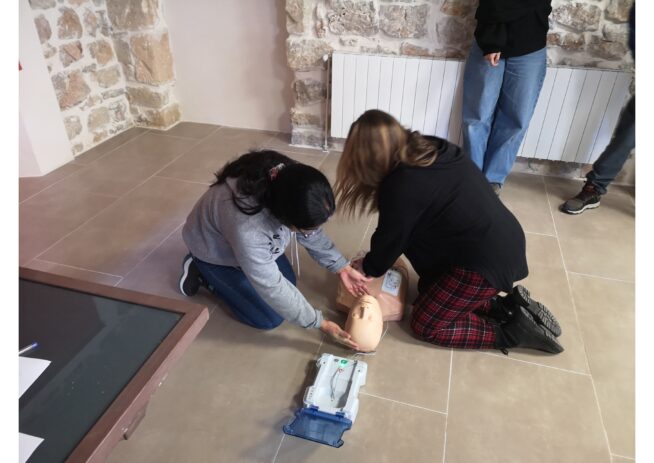 PRODESE dota de 70 desfibriladores a pueblos de su comarca para intentar salvar vidas en casos de emergencia sanitaria