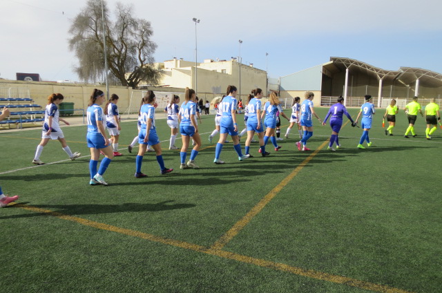 Las féminas de la EFB Jesús de la Ossa, le hacen “una manita” al Hellín Femenino CF y sigue su racha positiva. 5-0 dos dobletes de Angela y Laura y el gol de María Serrano confirma a estas tres jugadoras como las mas eficientes ante el marco rival.