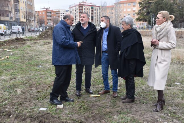 Arrancan las obras de los aparcamientos del Plan XCuenca en los terrenos de Adif de la capital que estarán listos en verano