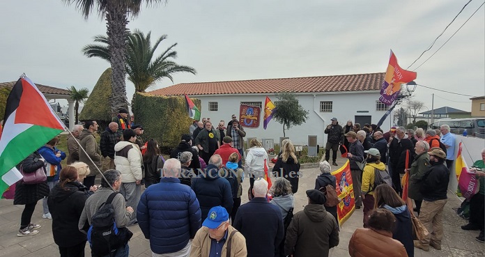 El cementerio municipal de Tarancón ha acogido hoy un nuevo homenaje a las Brigadas Internacionales y las víctimas de la dictadura franquista