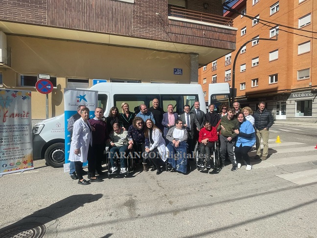 El Centro de Día de Afamit de Tarancón estrena hoy una nueva furgoneta gracias a la aportación público-privada
