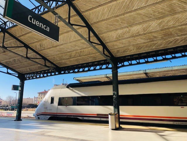 El PP reafirma su defensa del tren en los tribunales, “mejor comparecer ante un juez por luchar por una infraestructura que por cenar con corruptos como hacen cargos del Psoe”