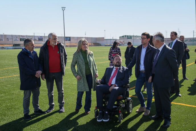 Torres visita el municipio manchego de La Roda, donde se han recuperado infraestructuras locales tras la Dana de septiembre de 2023
