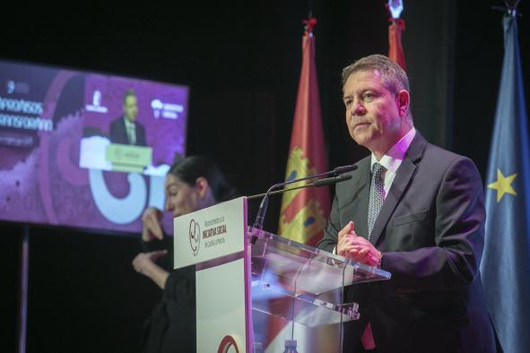 El presidente de Castilla-La Mancha se compromete y garantiza “cero recortes” en prestaciones y servicios sociales