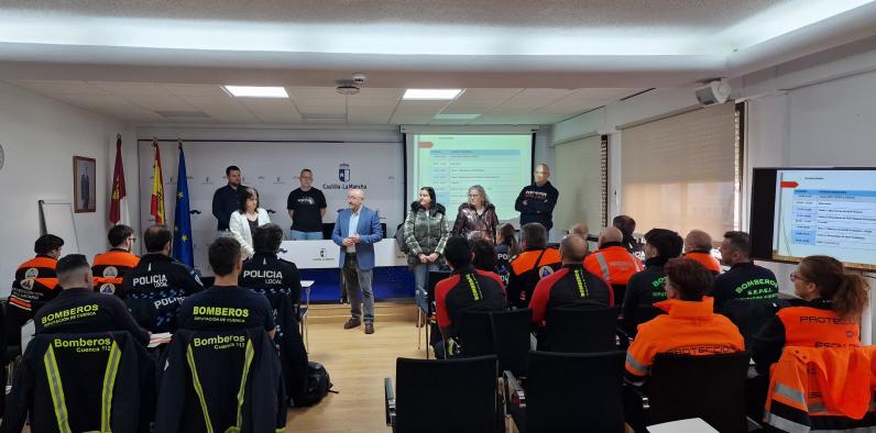 Un total de 35 voluntarios de Protección Civil, policías locales y bomberos participan en dos cursos sobre el DEA y el mantenimiento de vehículos