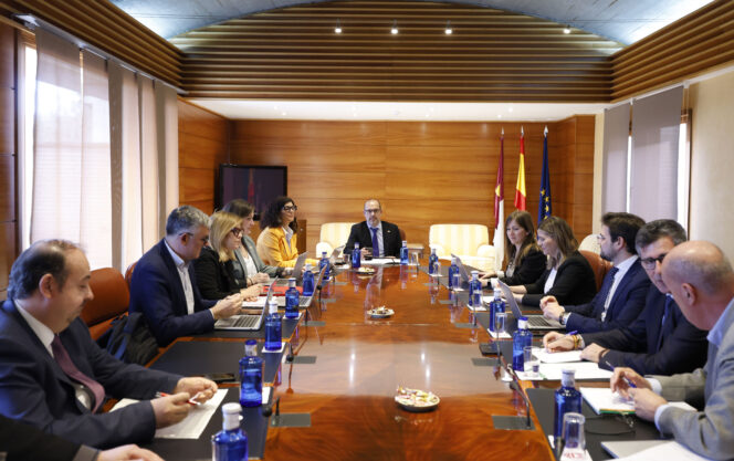 El Pleno del jueves debate sobre limpieza de cauces, vivienda, aranceles en agricultura y gestión de museos