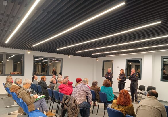 La Policía Nacional se reúne con los representantes de todas las asociaciones de vecinos de Cuenca