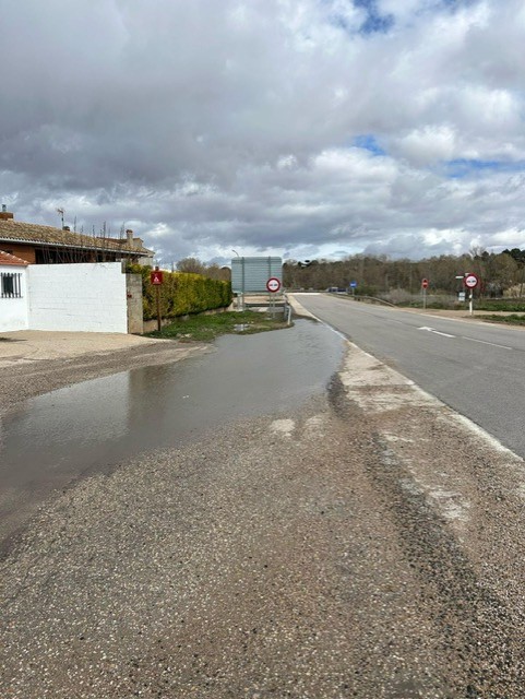 El alcalde de El Picazo pide el arreglo “urgente” de la entrada al municipio desde la N-310, “los socavones son un auténtico peligro”