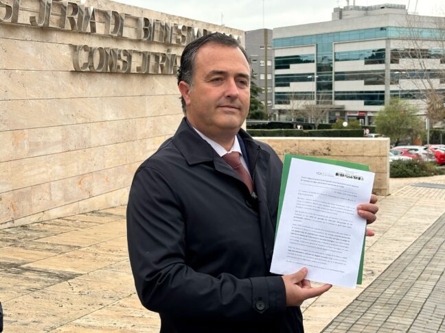 David Moreno registra una carta dirigida al consejero de sanidad pidiendo su dimisión