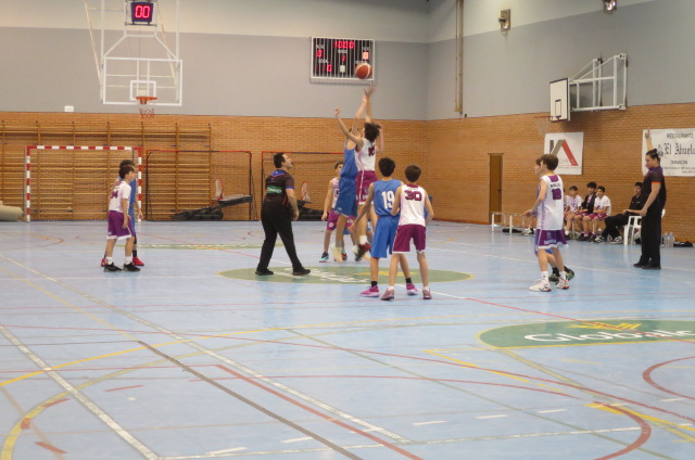 A causa de unas goteras en el Gimnasio Reina Sofia, suspendido los encuentros de baloncesto de la liga Regional Cadetes que se debían disputar este 8 de marzo en el mismo
