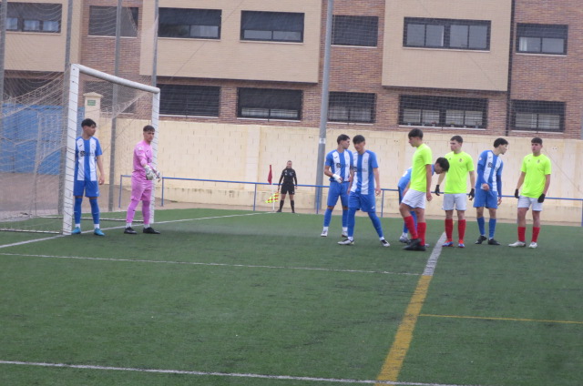 Derrota bajo la lluvia del equipo juvenil A de la EFB Jesús de la Ossa ante la EMF Almansa en la Liga Nacional Grupo XV, 1-2