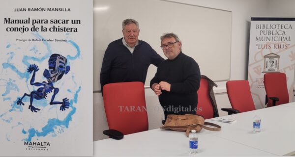 Con la voz del poeta Francisco Caro, se ha presentado en la Biblioteca Luis Rius, el sexto libro de poemas de Juan Ramón Mansilla, “Manual para sacar un conejo de la chistera”