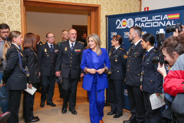 Milagros Tolón desea éxitos al nuevo comisario provincial de la Policía Nacional en Toledo y anuncia un aumento de la plantilla en Castilla-La Mancha