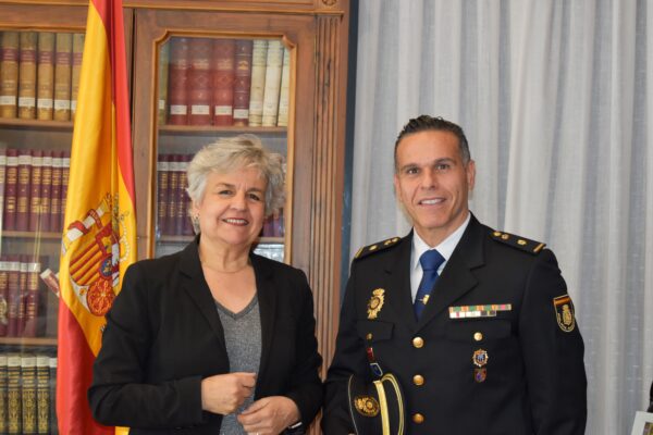 La subdelegada del Gobierno en Cuenca recibe al nuevo jefe de la Brigada Provincial de Extranjería y Fronteras de la Policía Nacional