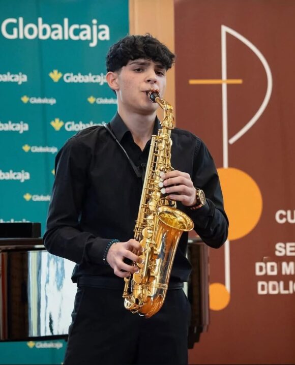 La Agrupacion Musical Nuestra Sra de Riansares, sigue dando jóvenes valores a la música española en general y de banda en particular.