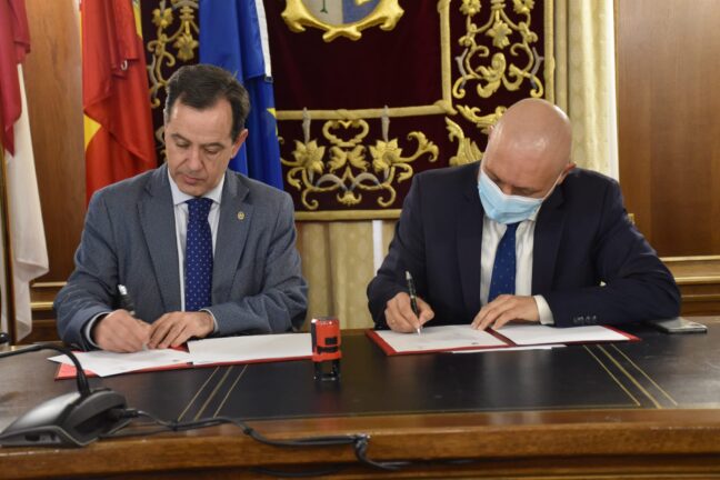 La Diputación y la Junta de Cofradías firman el protocolo de colaboración para Semana Santa por valor de casi 50.000 euros