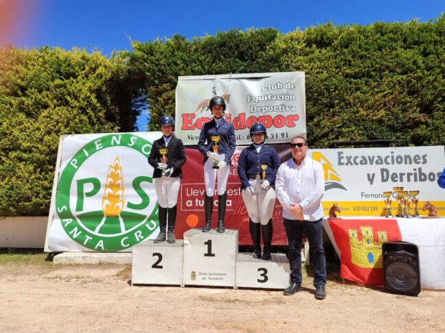 La pista hípica Equidepor de Tarancon acogió la segunda prueba de la temporada de Doma Clásica, primera del año en las mismas con buenos resultados para las amazonas locales