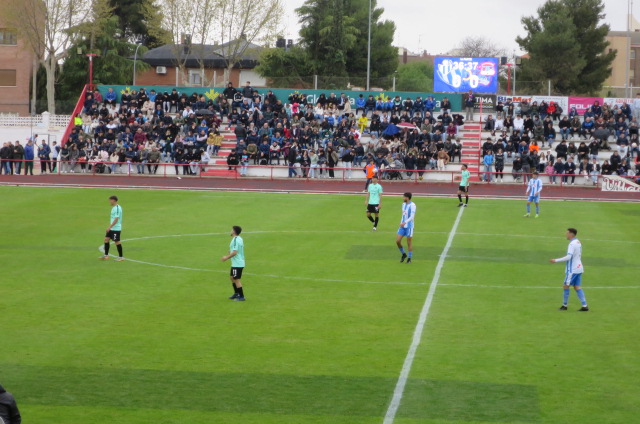 Empate sin goles en un partido de “altura”, con un ambientazo entre el CD Tarancón, que mereció la victoria y el líder que suma un punto y queda a la espera de resultados de terceros para mantener el liderato