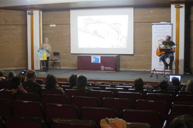 La tercera sesión de “leer, coser y cantar”, cita literario musical de Antonio Rey López de la mano de la Biblioteca Municipal Luis Rius, reunión a los clubes de lectura en la programación de la conmemoración del Dia del Libro