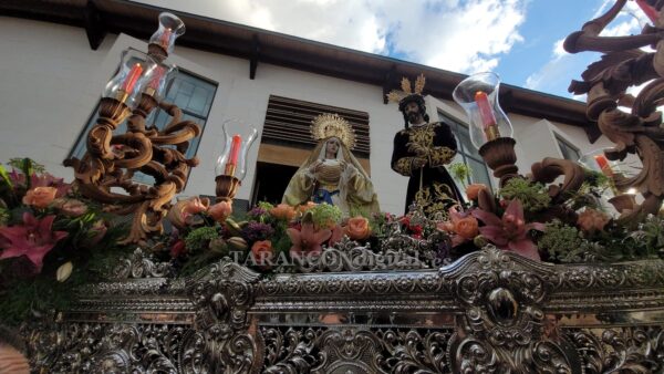 El Stmo.Cristo del Amor y la María Stma. de la Paz recorren las calles de la popular barriada del Congo en su tradicional procesión del cuarto sábado de Cuaresma