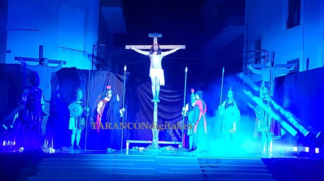 La Pasión de Tarancón congrega a cientos de visitantes en una tarde fría y ventosa