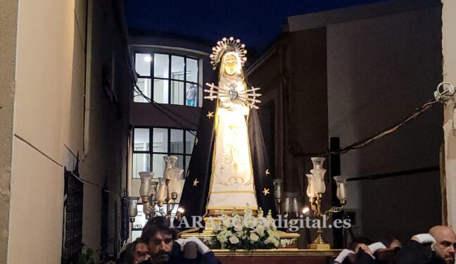 La Virgen de la Soledad recorre las calles de Tarancón en el Rosario Doloroso del Viernes de Dolores