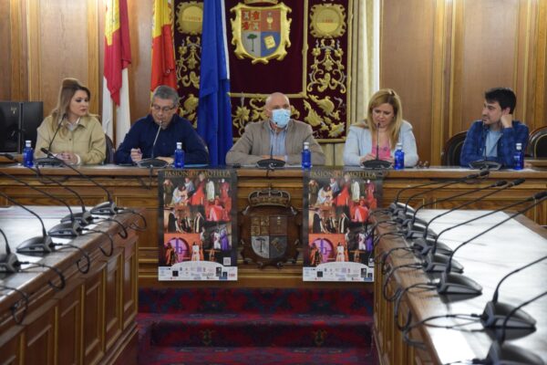 La Pasión de Motilla presenta en la Diputación las novedades como música en directo, lucha de espadas y gastronomía
