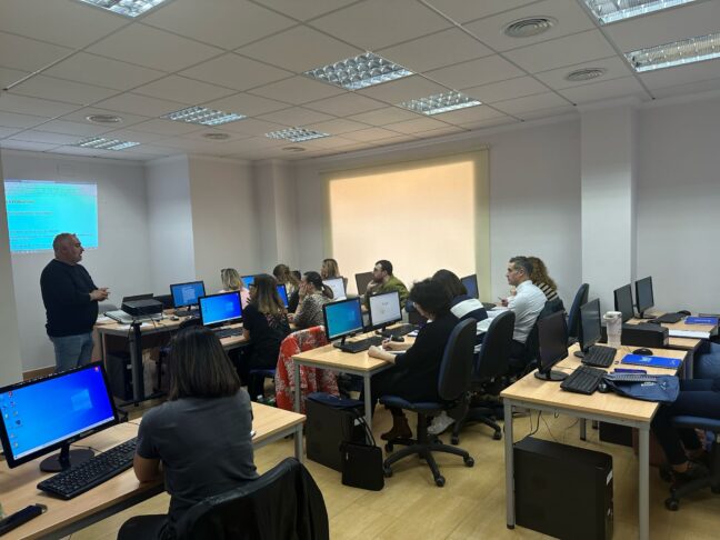 Dieciséis empresas y profesionales de Acesanc reciben formación sobre el uso de instagram en sus negocios