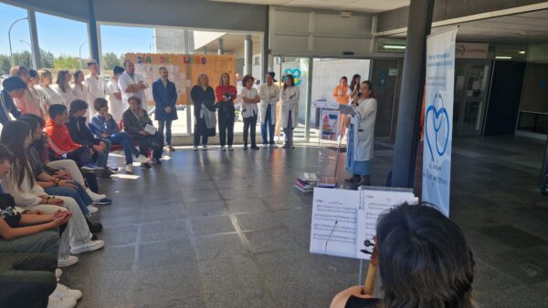 Lecturas compartidas en el vestíbulo del Hospital “Virgen de la Luz” de Cuenca para celebrar el Día del Libro