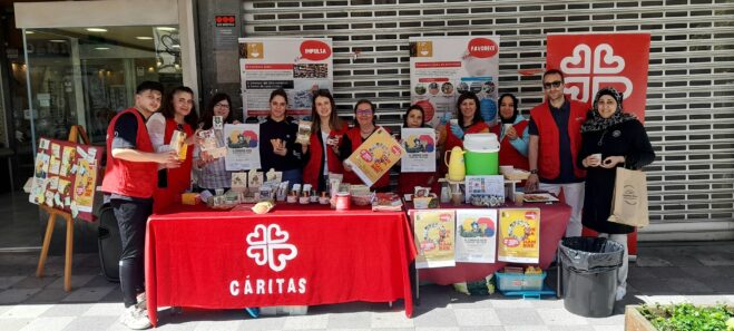 Cáritas Cuenca conmemora el día mundial de comercio justo: Tu consumo cotidiano puede cambiar el mundo
