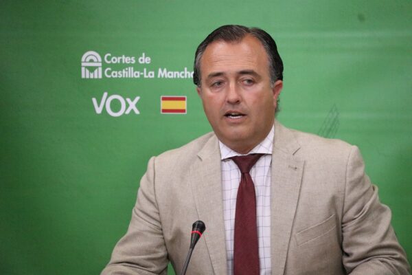 Vox presentará una iniciativa coordinada en todos los ayuntamientos de Castilla La Mancha contra el aumento de Diputados en las cortes regionales
