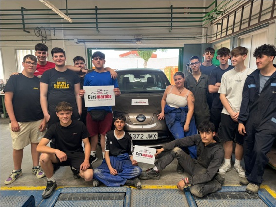 El IES La Hontanilla da un salto hacia el futuro con la llegada del Nissan Leaf eléctrico