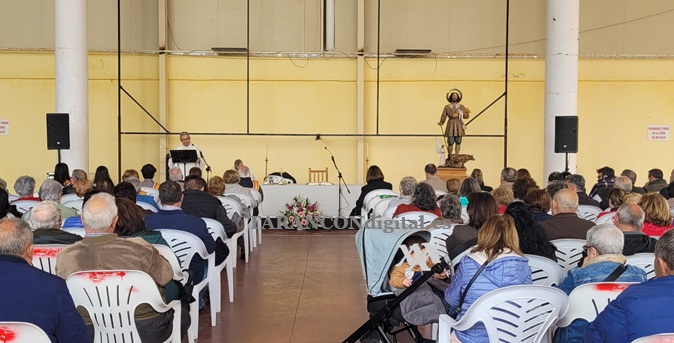 El Barrio de San Isidro de Tarancón celebra su día grande con una eucaristía en el Centro Escénico debido al mal tiempo