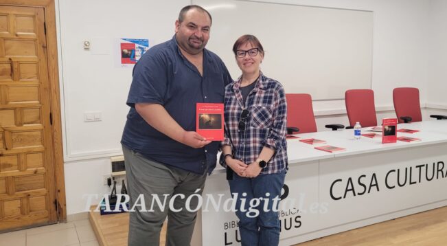 José Manuel Sánchez Cabello presenta en Tarancón su novela El peaje que cobra lo prohibido