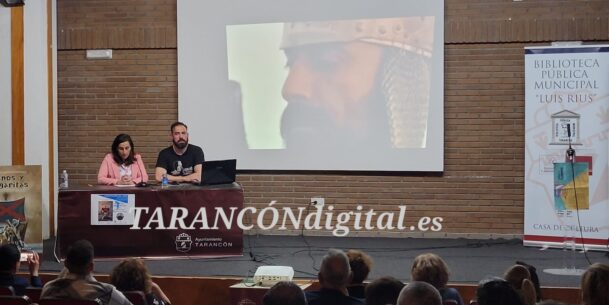 Miguel A. Santamaría presenta en Tarancón su segunda novela, «Alanos y Margaritas», con un homenaje a las mujeres y a las enfermeras