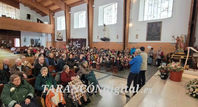 Cientos de escolares y mayores participan en la ofrenda floral a los Santos Mártires Víctor y Corona de Tarancón