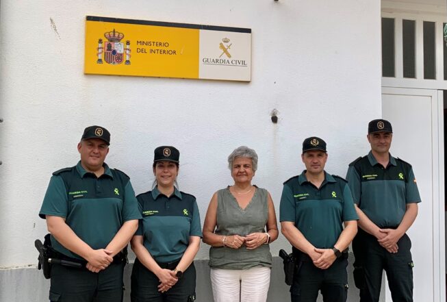 La subdelegada del Gobierno conoce las mejoras en el cuartel de la Guardia Civil de Casas de Benítez