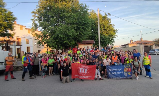 El II Circuito de senderismo Diputación de Cuenca celebra su primera ruta nocturna en Valdeolivas con notable éxito