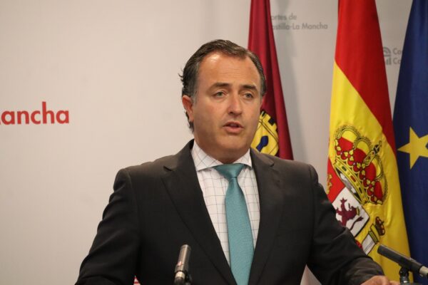Vox CLM interpela a la consejera por la gestión de los menas y denuncia el secretismo del PSOE