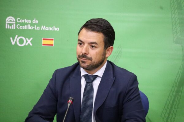 Vox CLM exige explicaciones a Page por la Fundación Impulsa y anuncia una batería de iniciativas en las cortes