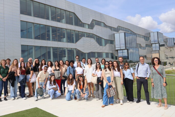La Gerencia da la bienvenida en el nuevo Hospital Universitario a los residentes que inician su formación como especialistas en el área sanitaria de Cuenca