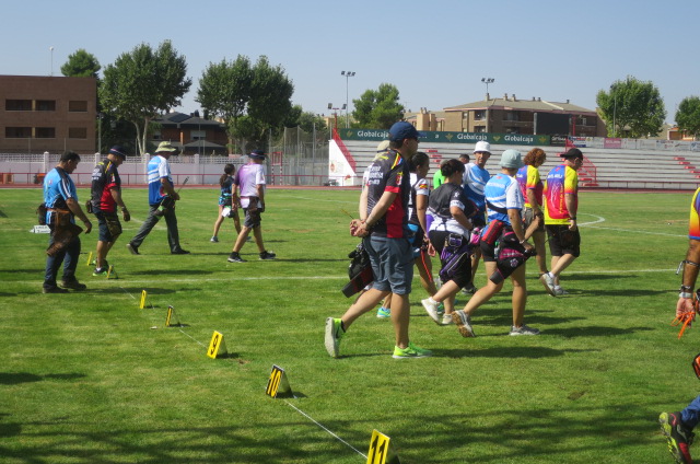 Cerca de medio centenar de arqueros y arqueras de diferentes puntos de la zona centro se dieron en el II Trofeo José Antonio Sequi de Tiro con arco en el Estadio Municipal de Tarancón