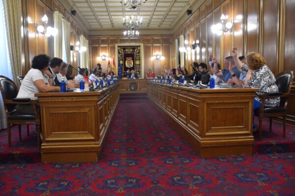 La Diputación aprueba una inversión de 12,5 millones de euros en caminos, instalaciones deportivas, ayuntamientos y patrimonio