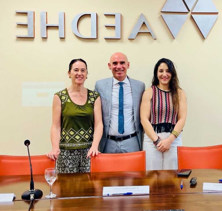 Un Almonaceño presenta un marco estratégico para reducir el absentismo laboral de las empresas