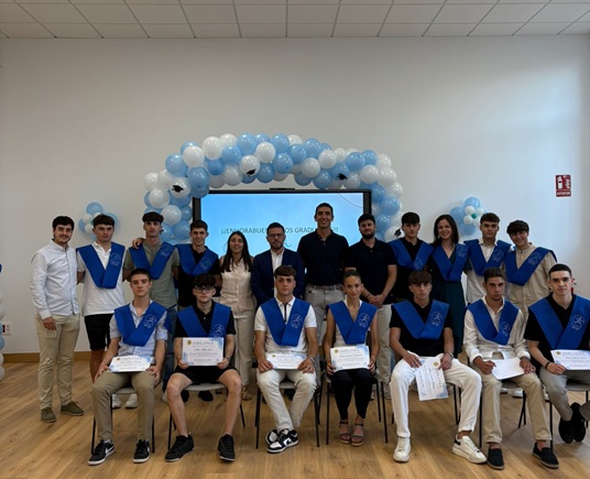Primera Promoción de graduados en el Centro de Formación Profesional Opten de Tarancón
